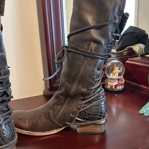 Freebird Diamond Black multi Lace-Up Leather Boots - Picture 4 of 11